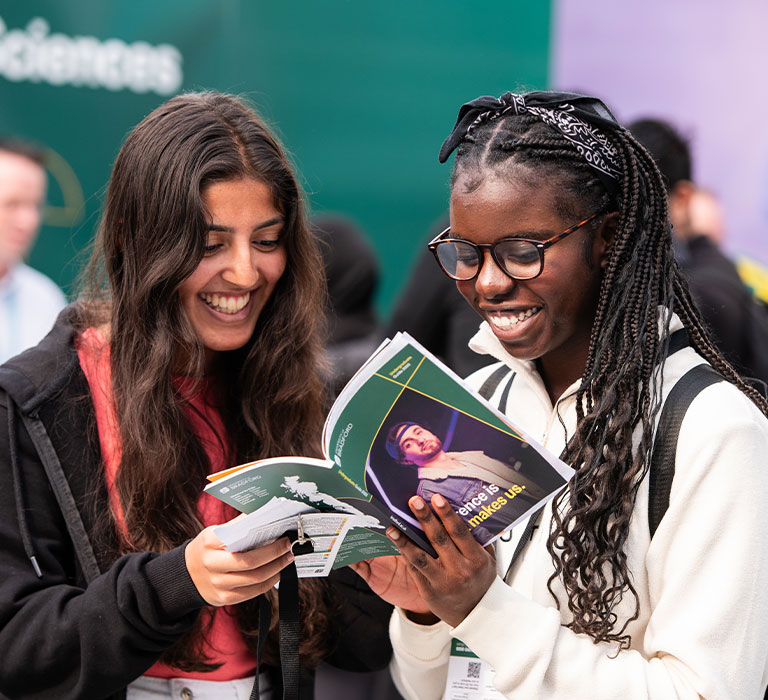 Two students looking at the miniguide.