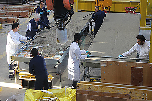 Students working in the Heavy Structures lab.